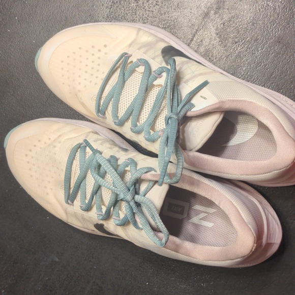 Women's Nike Winflo Zoom 8, size 9, like new, white and light blue and silver - Picture 1 of 8